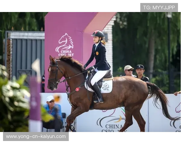 泰国骑手Natchinapha Rattanachotirat在“Princess’s Cup Thailand 2024”中赢得FEI SEA Cup冠军，展现出色表现。